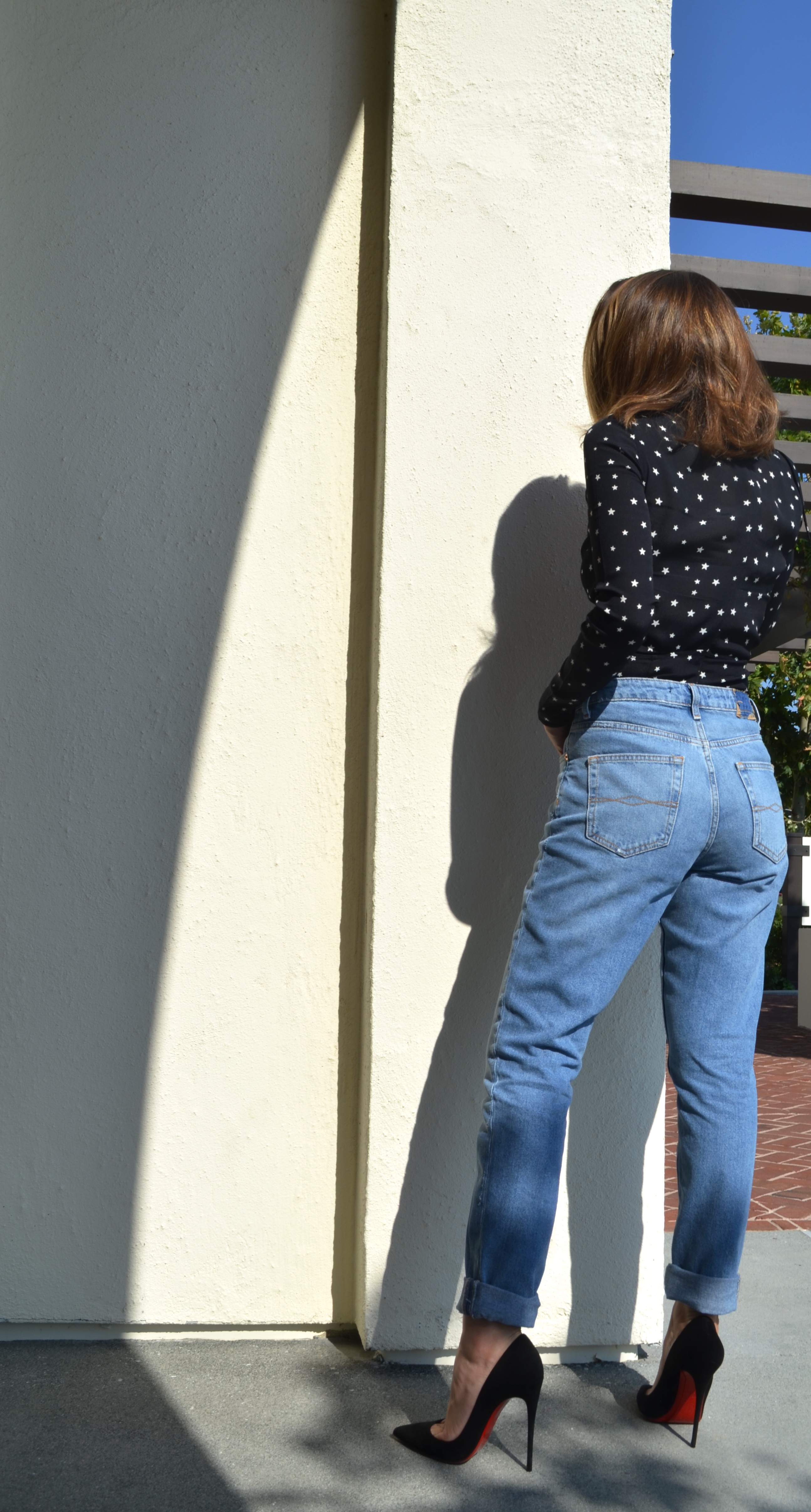 High waisted jeans and pumps