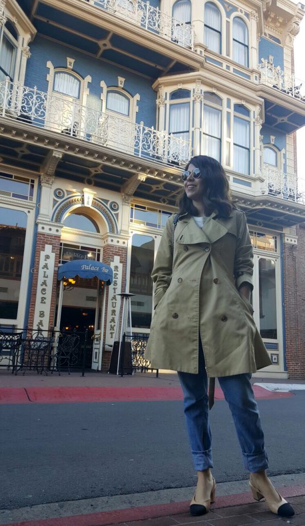 trenchcoat-howtowear-howtoweartrenchcoat-casualstyle-sandiego-timelesspiece-karlavargas