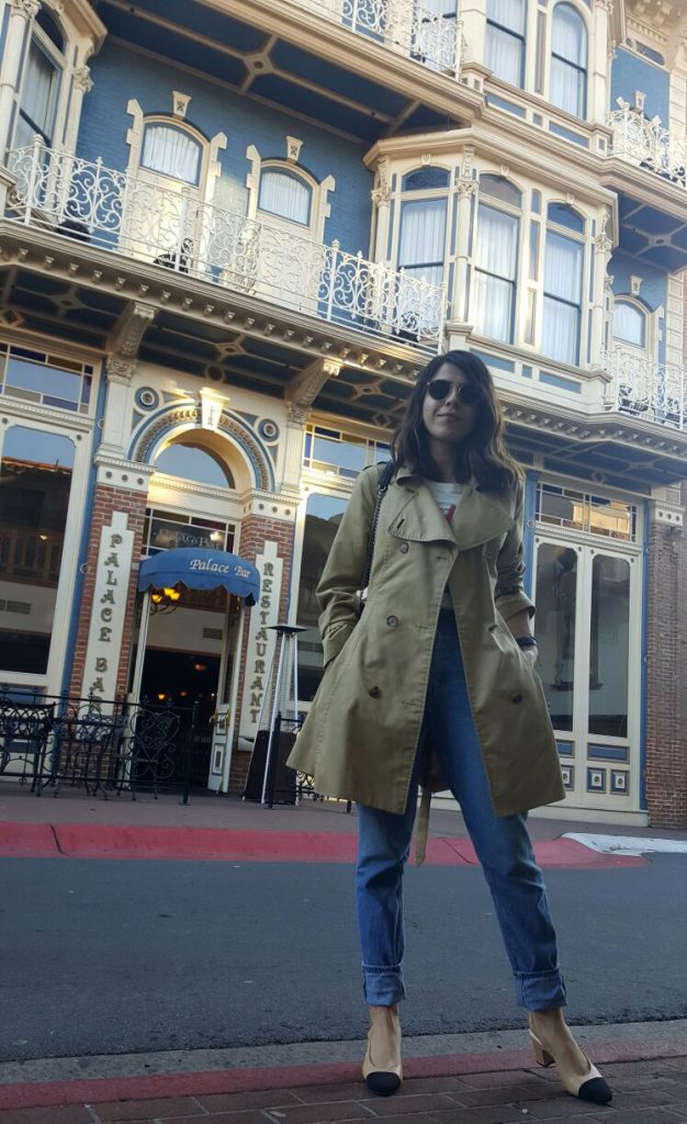 trenchcoat-howtowear-howtoweartrenchcoat-casualstyle-sandiego-timelesspiece-karlavargas