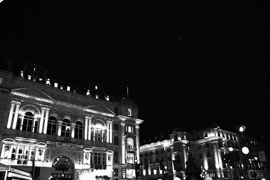 London, Picadilli, MyStylosophy, KarlaVargas,60s,60Style,Chanel,ChanelShoes,Fall2017, Fall Style 2017