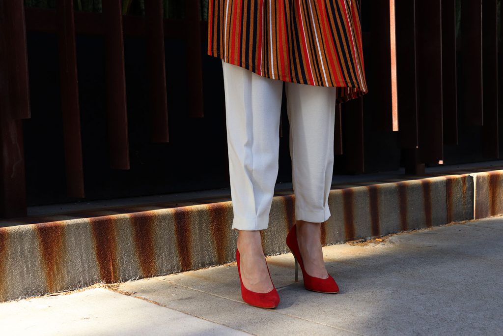 StripedLook-PersonalStyle-PersonalBlog-MyStylosophy-FunnyPacks-Trends2018-SpringTrends-Spring2018-RedPumps-WhitePants