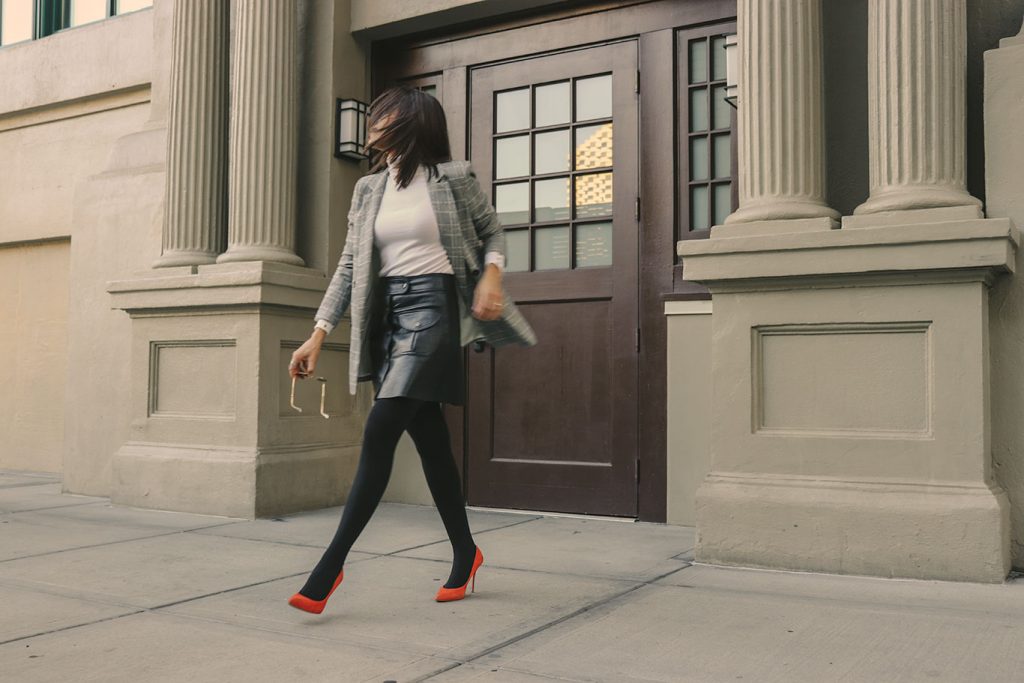 plaid-blazer-orangeshoes-howto-sustainable-sustainablefashionblogger-karlavargas-styleblogger-fallstyle2018-falllook