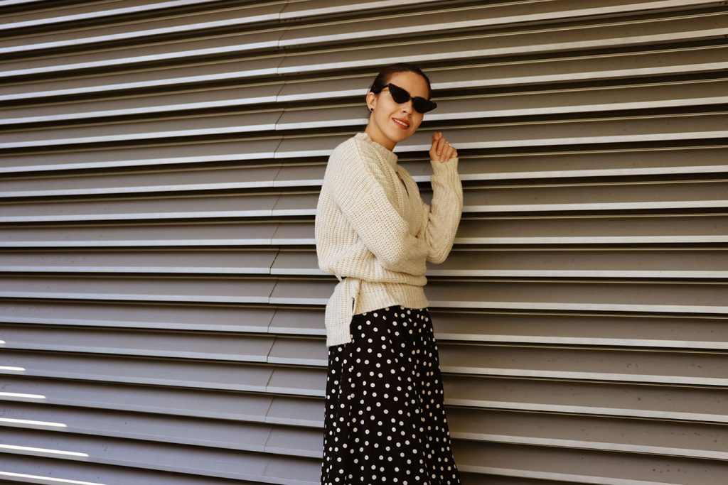 PolkaDotDress-Polkadot-FallStyle-SweaterWeather-FallSweather-KarlaVargas-HowToWear-SustainableFashionBlogger-SustainableStyle
