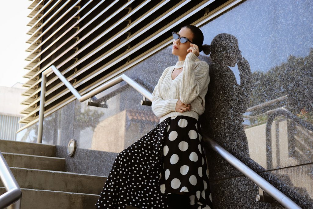 PolkaDotDress-Polkadot-FallStyle-SweaterWeather-FallSweather-KarlaVargas-HowToWear-SustainableFashionBlogger-SustainableStyle